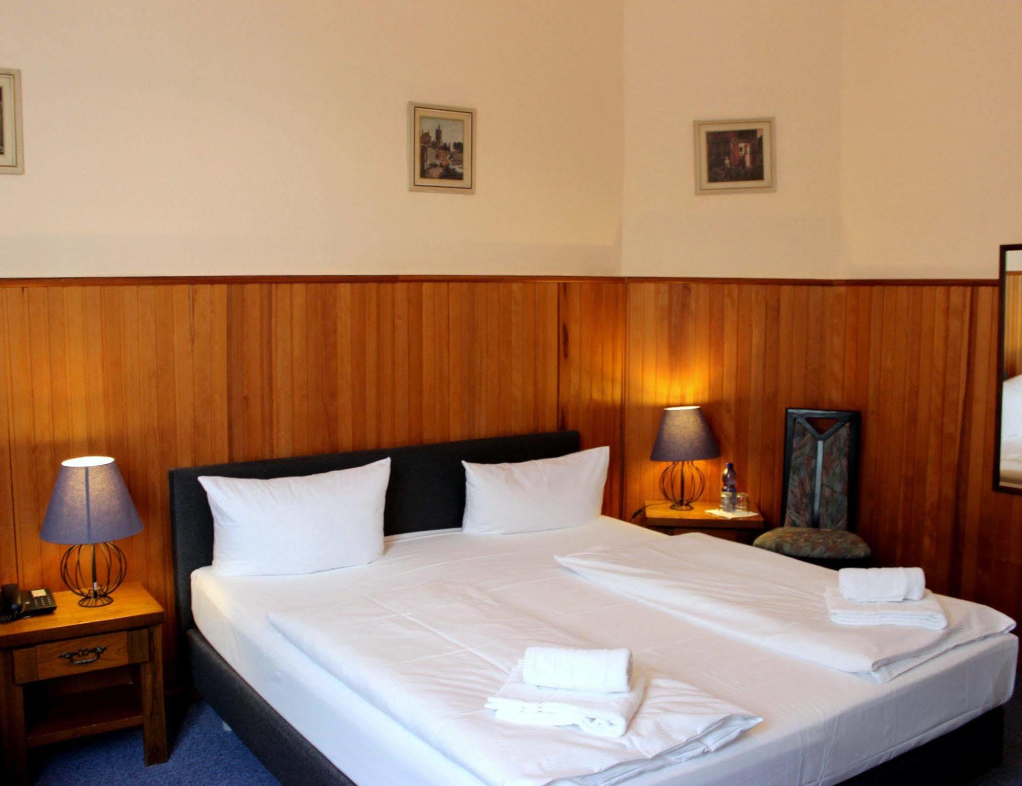 Hotel-Pension Rheingold Am Kurfuerstendamm Βερολίνο Εξωτερικό φωτογραφία