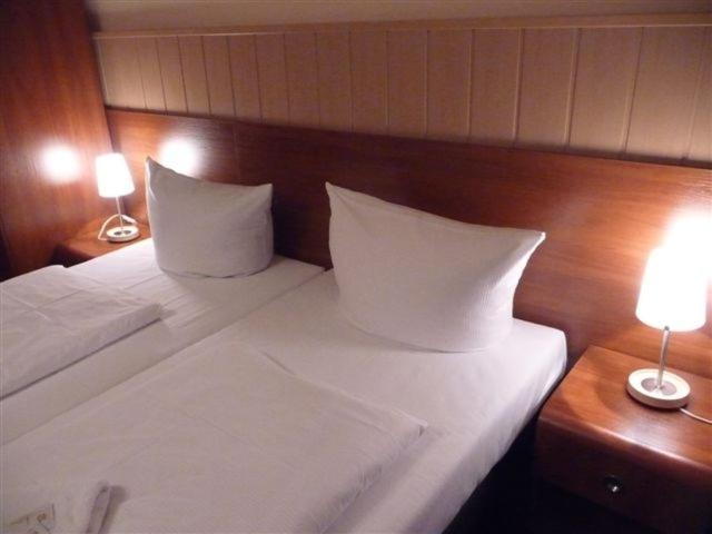Hotel-Pension Rheingold Am Kurfuerstendamm Βερολίνο Δωμάτιο φωτογραφία